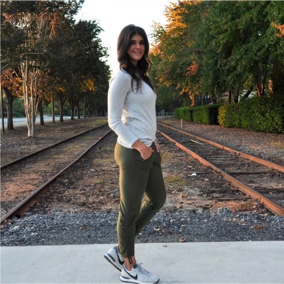 ATHLETA ASPIRE ANKLE CINCH PANT SIZE 8 - Picture 4 of 10